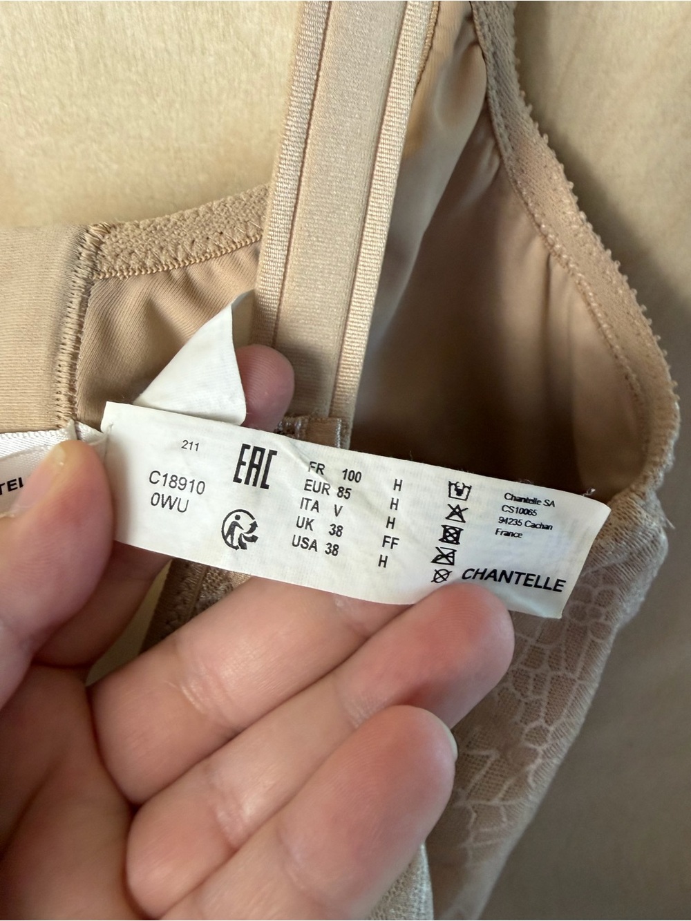 Chantelle C Magnifique Seamless Minimizer Underwire Bra (C18910) Ultra Nude 38H - Picture 7 of 8